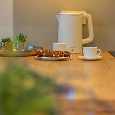 2 Bedroom Apartment Beautiful Green Surroundings Miedzyborska Street By Noclegi Renters Варшава Екстер'єр фото