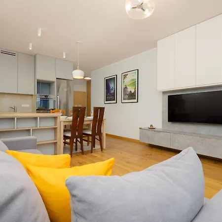2 Bedroom Apartment Beautiful Green Surroundings Miedzyborska Street By Noclegi Renters Варшава Екстер'єр фото