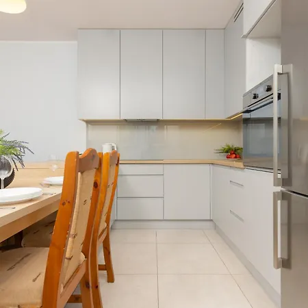 2 Bedroom Apartment Beautiful Green Surroundings Miedzyborska Street By Noclegi Renters Варшава Екстер'єр фото