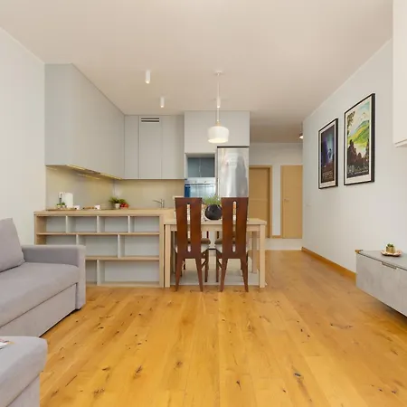 2 Bedroom Apartment Beautiful Green Surroundings Miedzyborska Street By Noclegi Renters Варшава Екстер'єр фото
