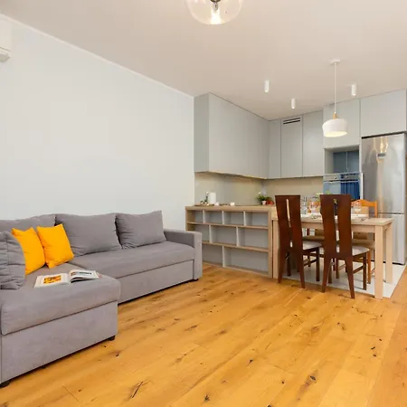 2 Bedroom Apartment Beautiful Green Surroundings Miedzyborska Street By Noclegi Renters Варшава Екстер'єр фото