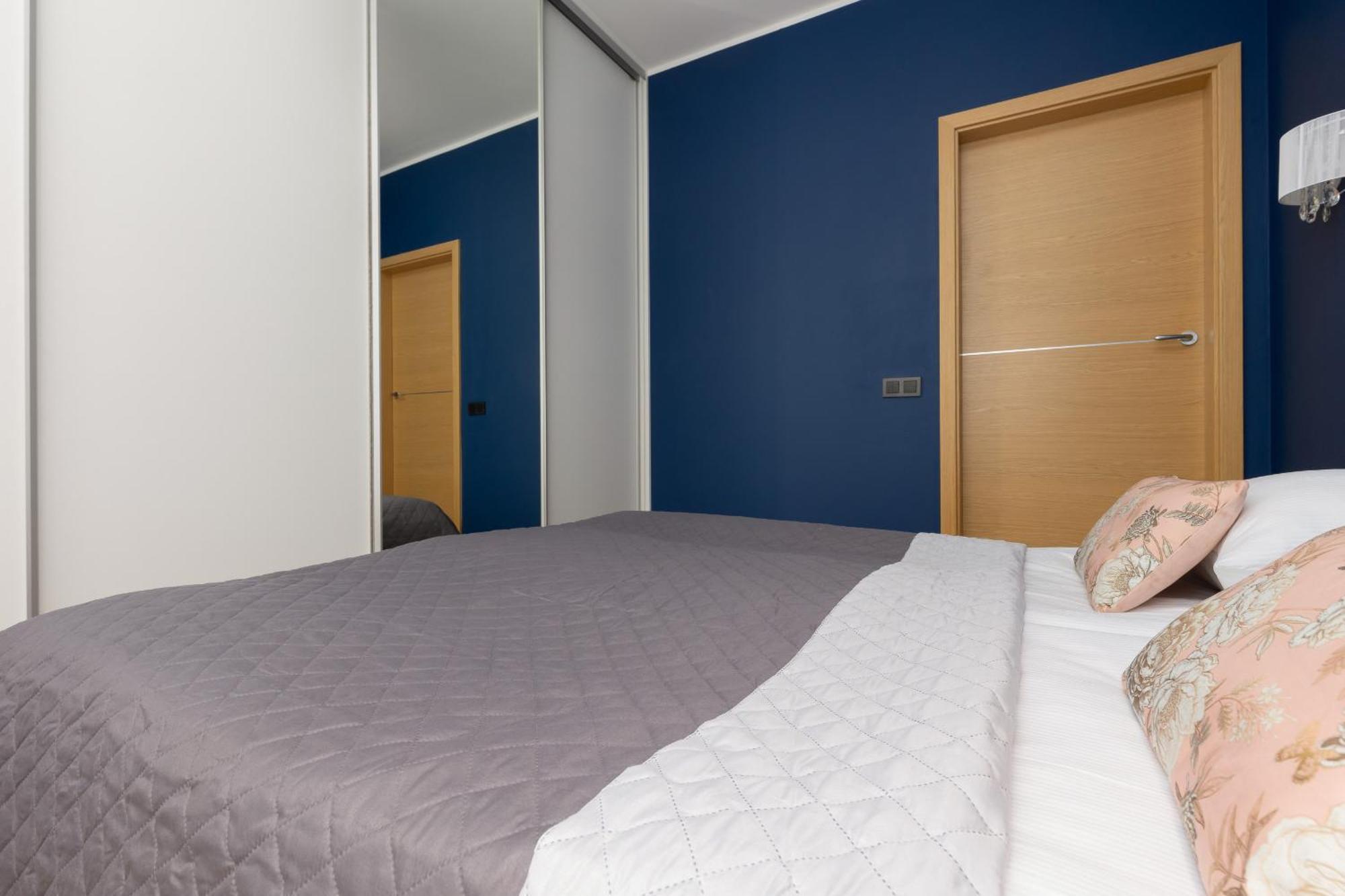 2 Bedroom Beautiful Surroundings Miedzyborska Street By Renters Варшава
