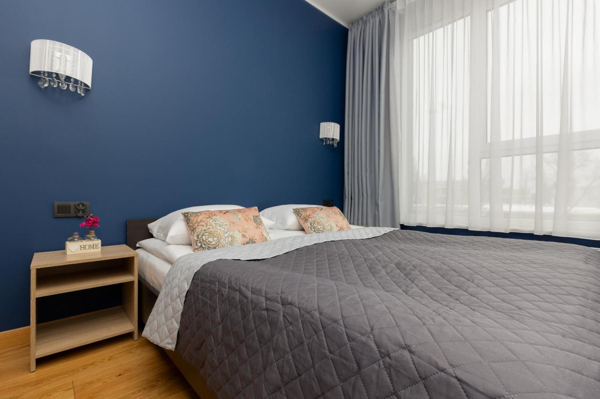 2 Bedroom Beautiful Surroundings Miedzyborska Street By Renters Апартаменти Варшава